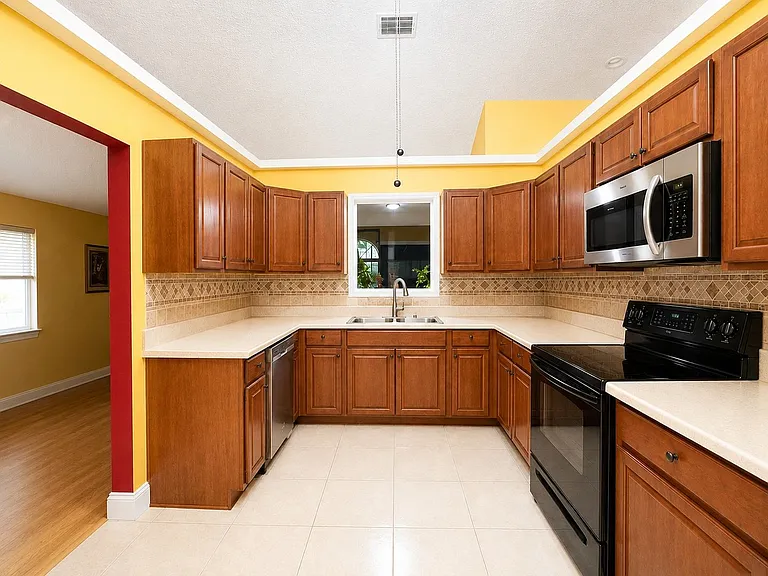 1009 Bartlett Ct — Photo 6