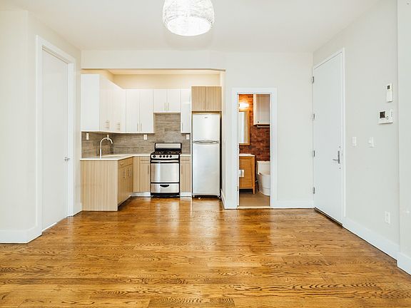 3rd image of 112 Manhattan Ave #3W