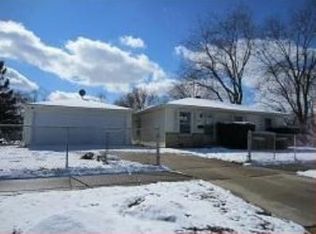 2405 Edgewood Rd, Waukegan, IL 60087