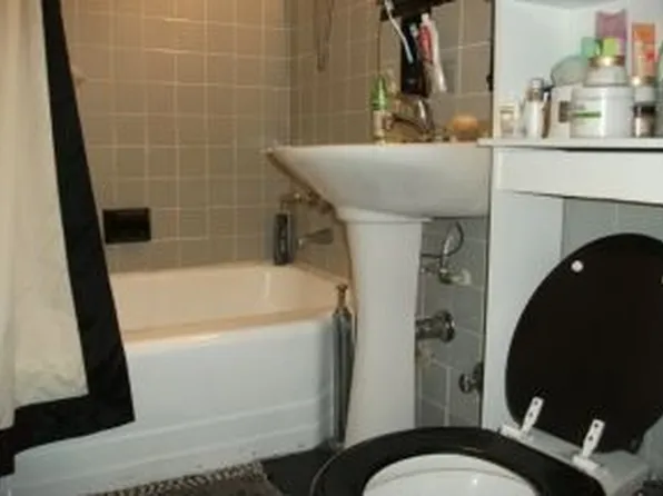 2020 Avenue V image 1 of 5