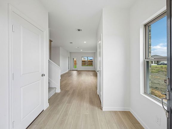 3rd image of 852 Hillcrest Blvd