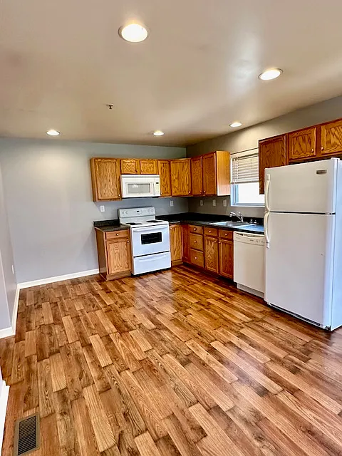 558 Broadway Apt 9 - Kitchen & Dining Area - 558 Broadway #9