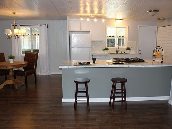 4th image of 2052 Gold St #158