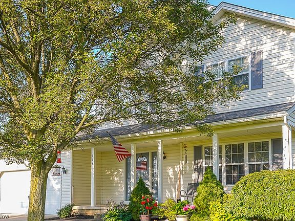 3rd image of 118 Queen Anne Cir