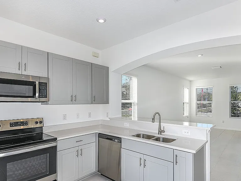 6368 Fairmont Ln — Photo 14