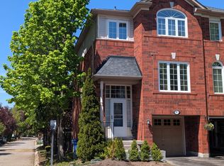 81 Mosaics Ave #62, Aurora, ON L4G7L5