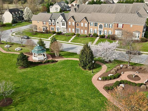 2nd image of 27 Beallair Square Dr