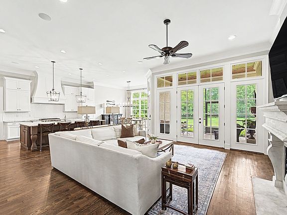 4th image of 401 Belle Glen Ln