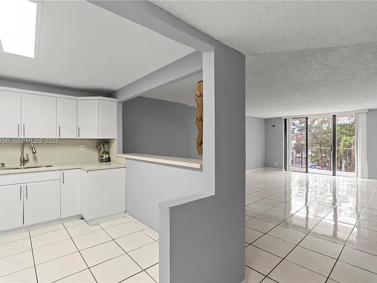 18151 NE 31st Ct #305 — Photo 9
