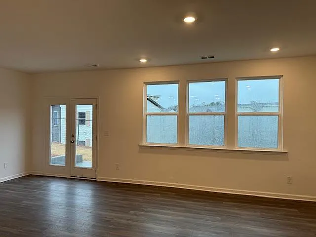 3 bed, 1831 sqft, $1,950 — Photo 4