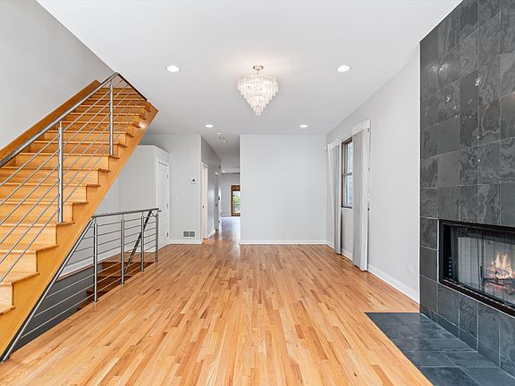 4th image of 516 N Claremont Ave