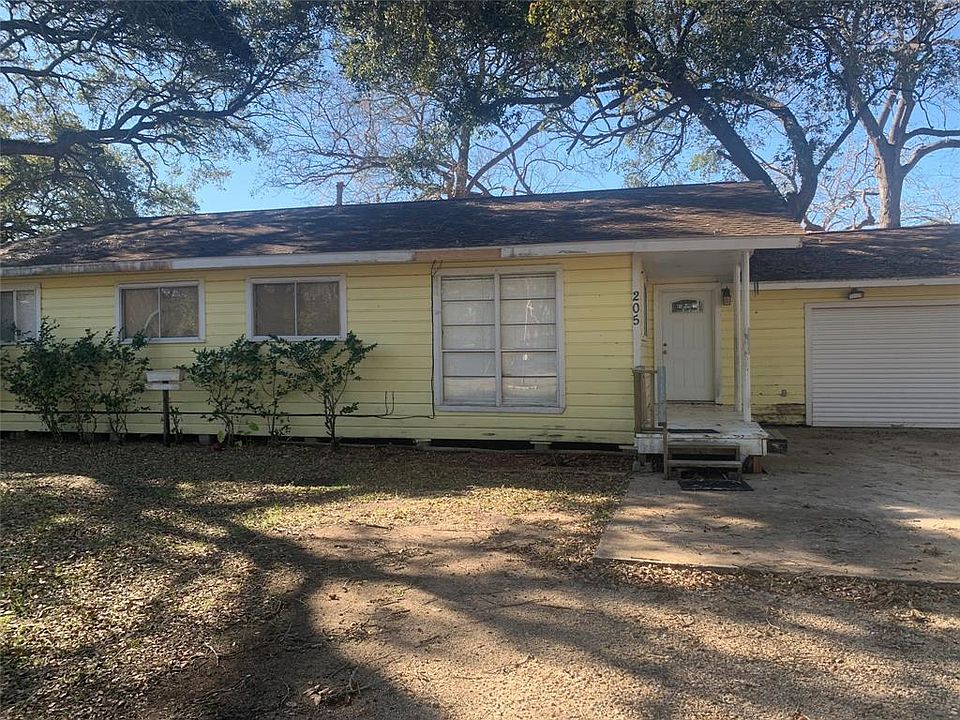 1st image of 205 Avenue E