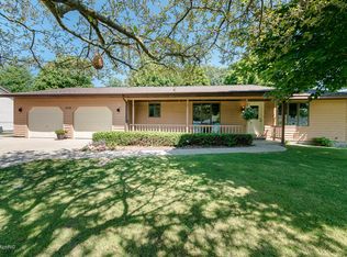 1478 Hendrick Rd, Norton Shores, MI 49441