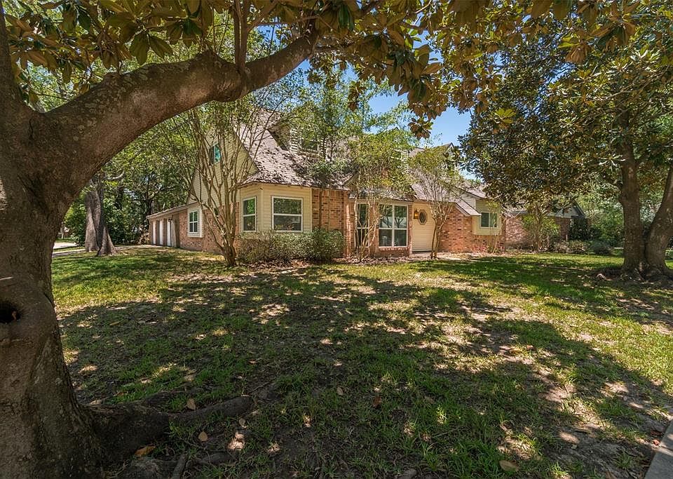 Lovely shady lot in Clear Lake Forest. Notice 3 car garage