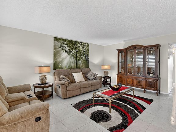 2nd image of 4110 Oakridge V