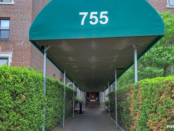 4th image of 755 Anderson Ave APT 5I