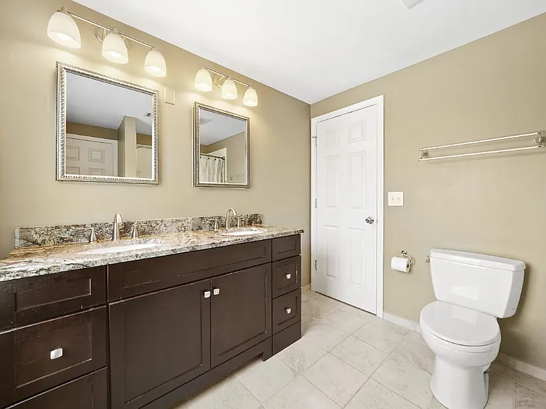 1011 Talltree Ter — Photo 17