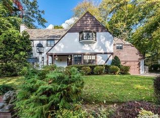 119 Bay Driveway, Manhasset, NY 11030