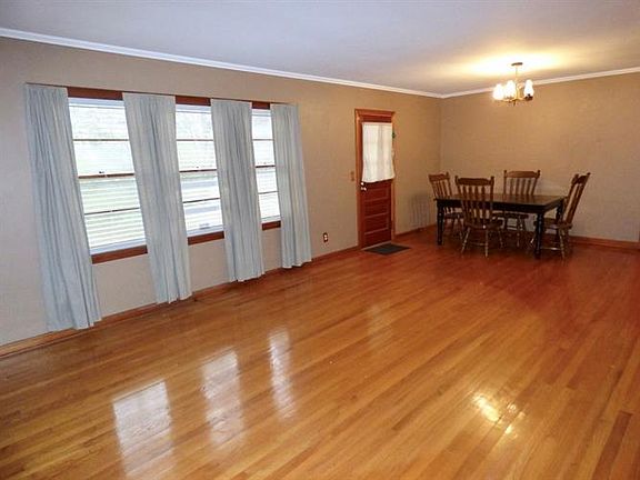 4th image of 1100 Woodland Dr