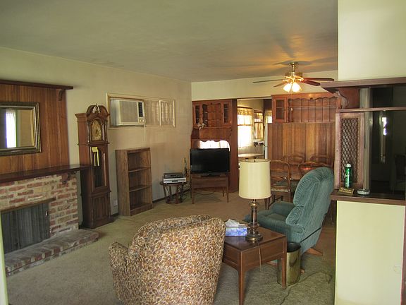 2nd image of 412 W Lexington Dr