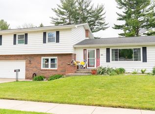 2023 Williamsburg Pl, Janesville, WI 53548
