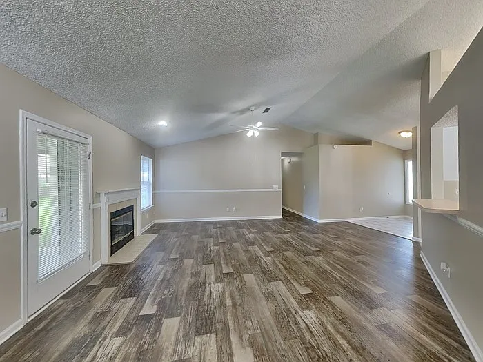 4 bed, 2.0 bath, 1718 sqft, $1,845 — Photo 4