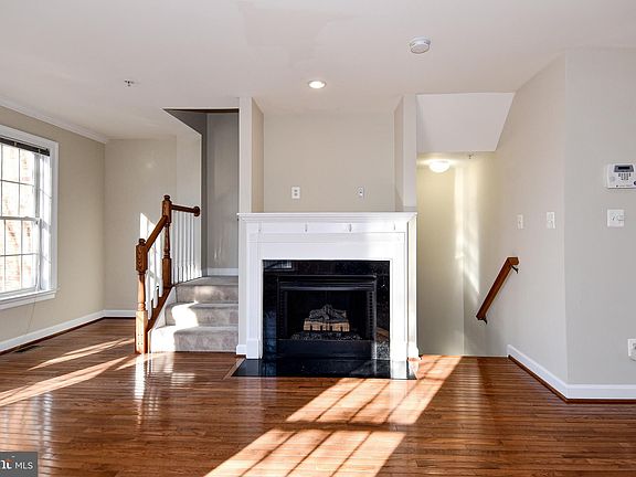 4th image of 2400 N Greenbrier Ct