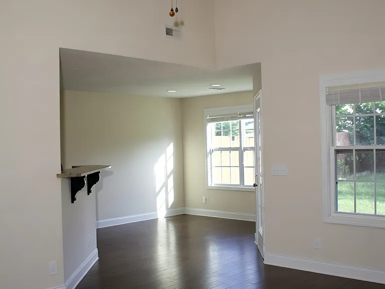1275 Eagles View Dr — Photo 2