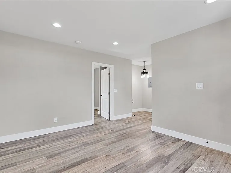 24521 Myers Ave — Photo 6