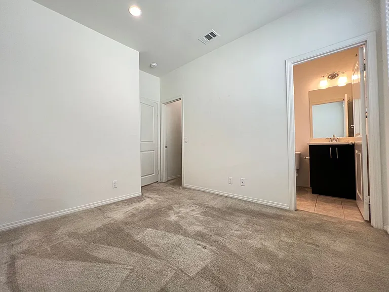 938 E Weaver Ln — Photo 12