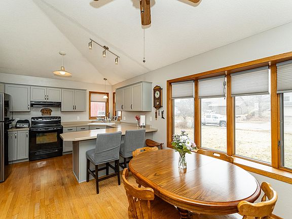 3rd image of 502 24th St SW