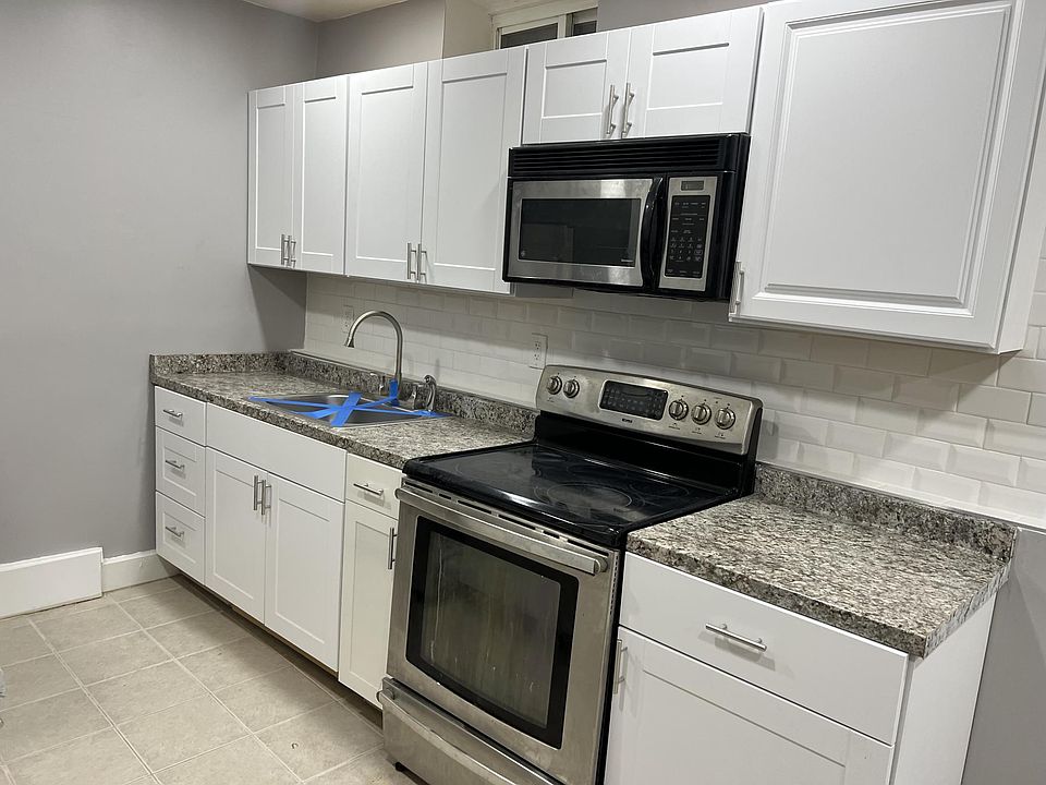 1st image of 8 Stewart Pl #1