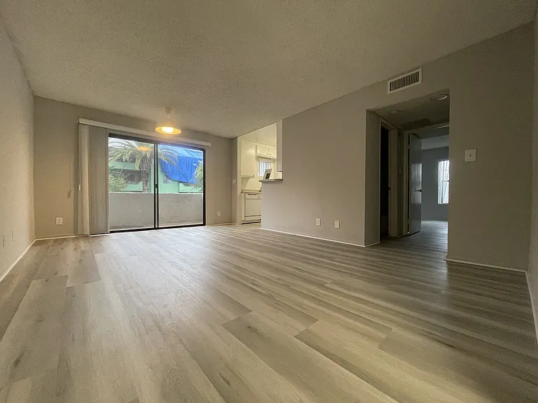 Lido Apartments - 3745 Glendon Ave — Photo 6