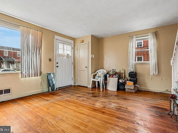 3rd image of 3748 Ravenwood Ave