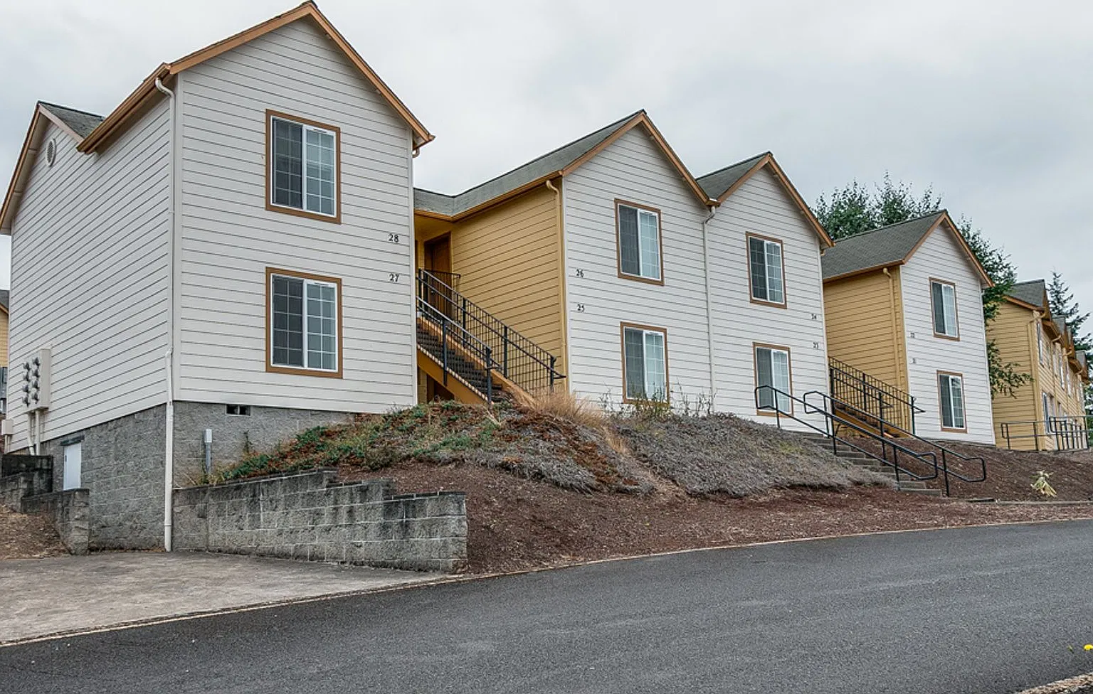 Great 1-Bedroom, 1-Bath Apartment Off Bailey Hill! — Photo 1