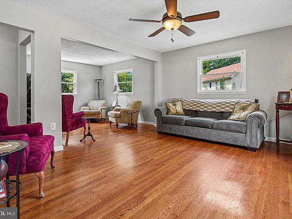 3rd image of 3637 Freemont Pl