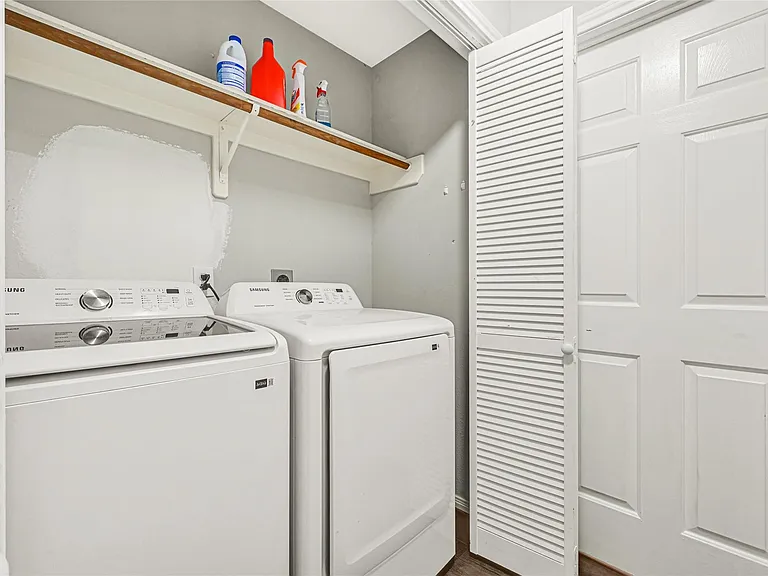 7915 Wolfield Ln — Photo 9