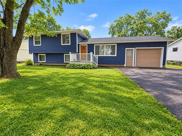 3 Currier Ln, Rochester, NY 14624