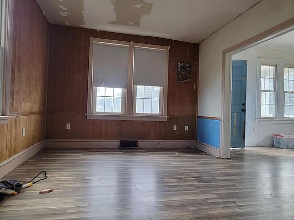 4th image of 208 S Artizan St