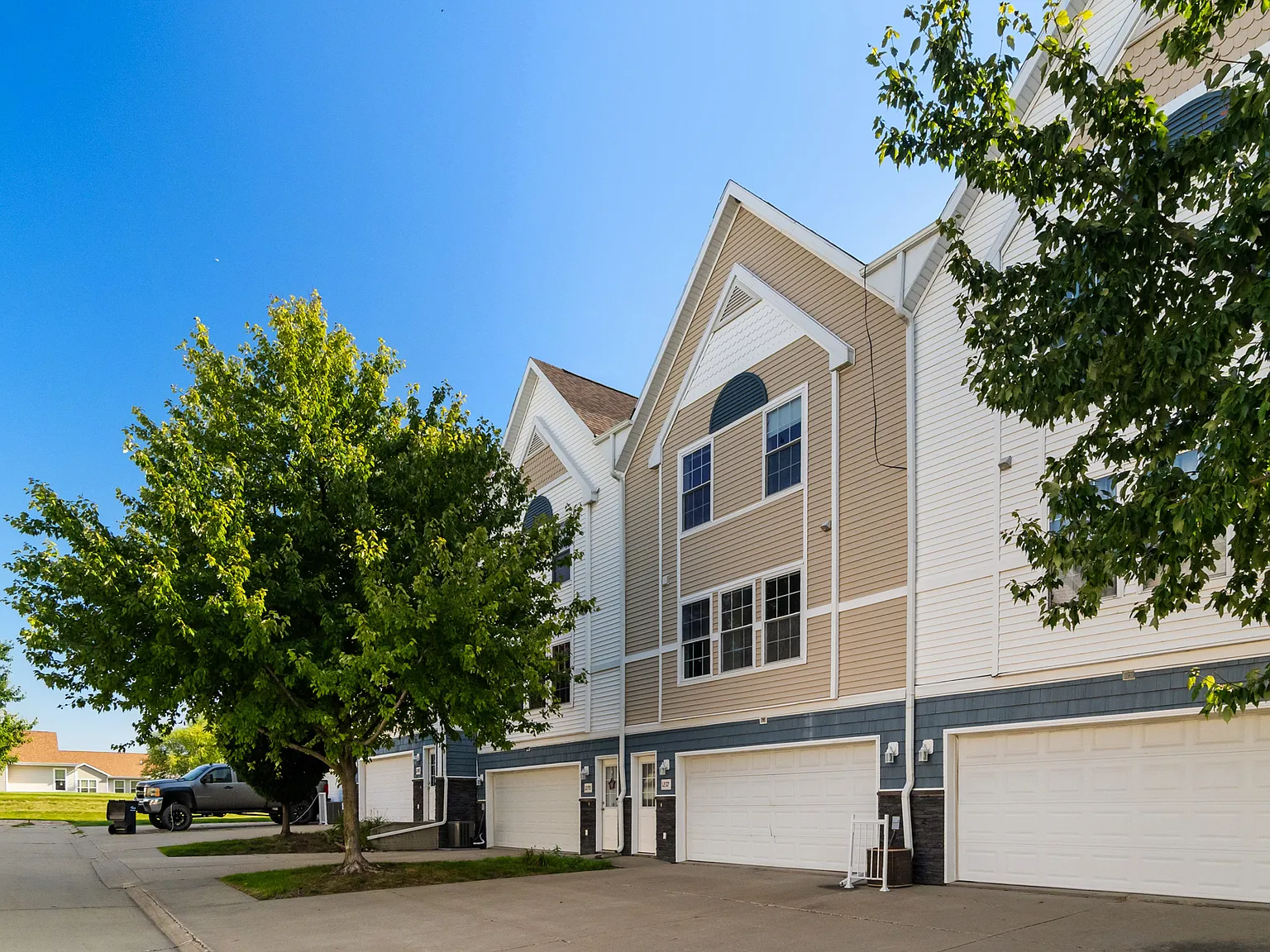 2 bed, 1.5 bath, 1056 sqft, $1,450 — Photo 1