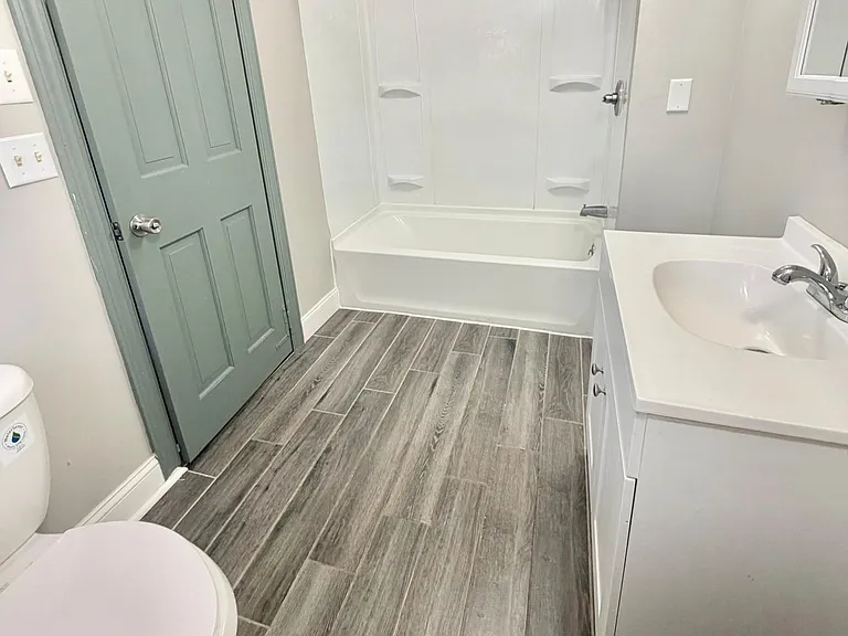 2860 Whitney Ave #7 — Photo 9