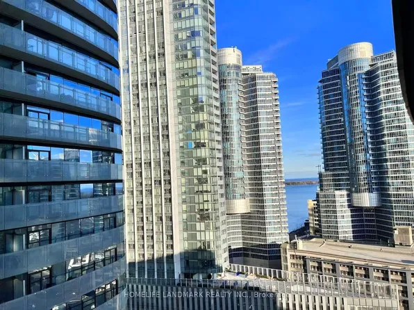 19 Grand Trunk Cres, Toronto, ON