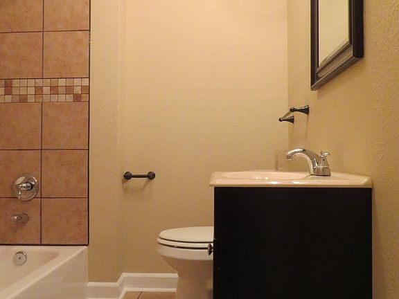 4th image of 1042 Springdale St