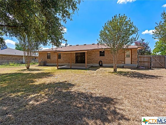 3rd image of 1229 Oleander Dr