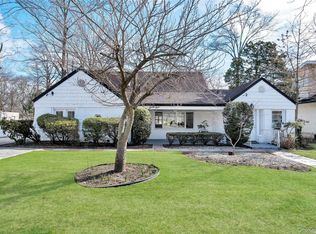 69A Warwick Rd, Great Neck, NY 11023