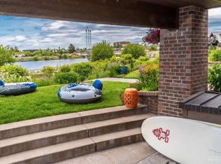 869 SW Theater Dr, Bend, OR 97702