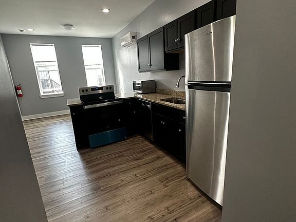 4th image of 4632 Centre Ave #1