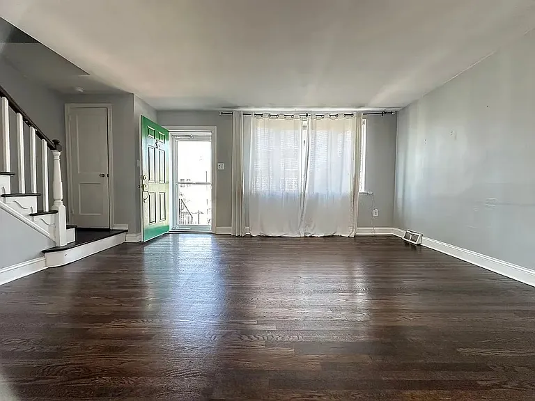 2821 S Darien St — Photo 2