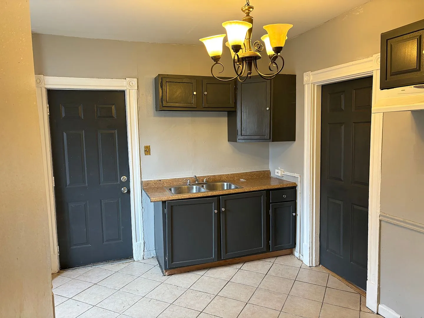 Coming Soon ! 2 Story - Large 3 Bedroom 1 Bath Home 2 Story — Photo 3
