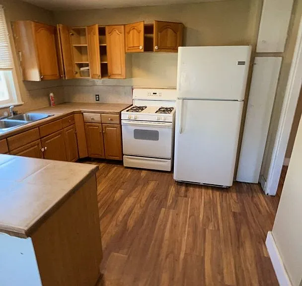 829 State St — Photo 1